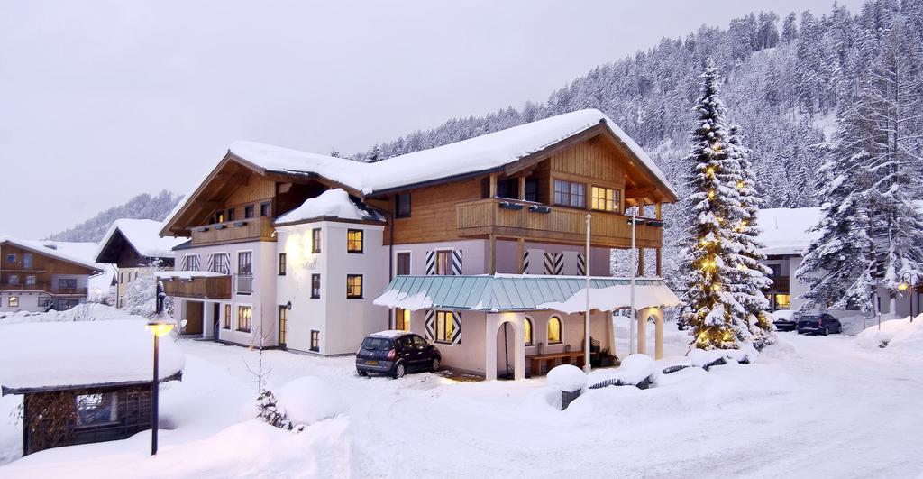 Aparthotel Kristall Altenmarkt im Pongau Exteriör bild