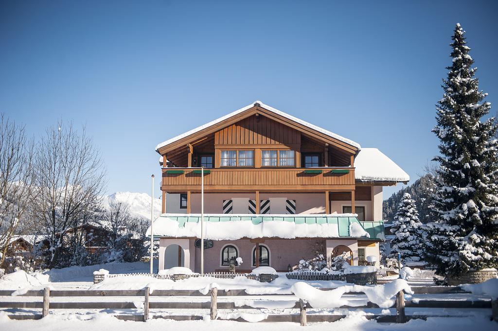 Aparthotel Kristall Altenmarkt im Pongau Exteriör bild